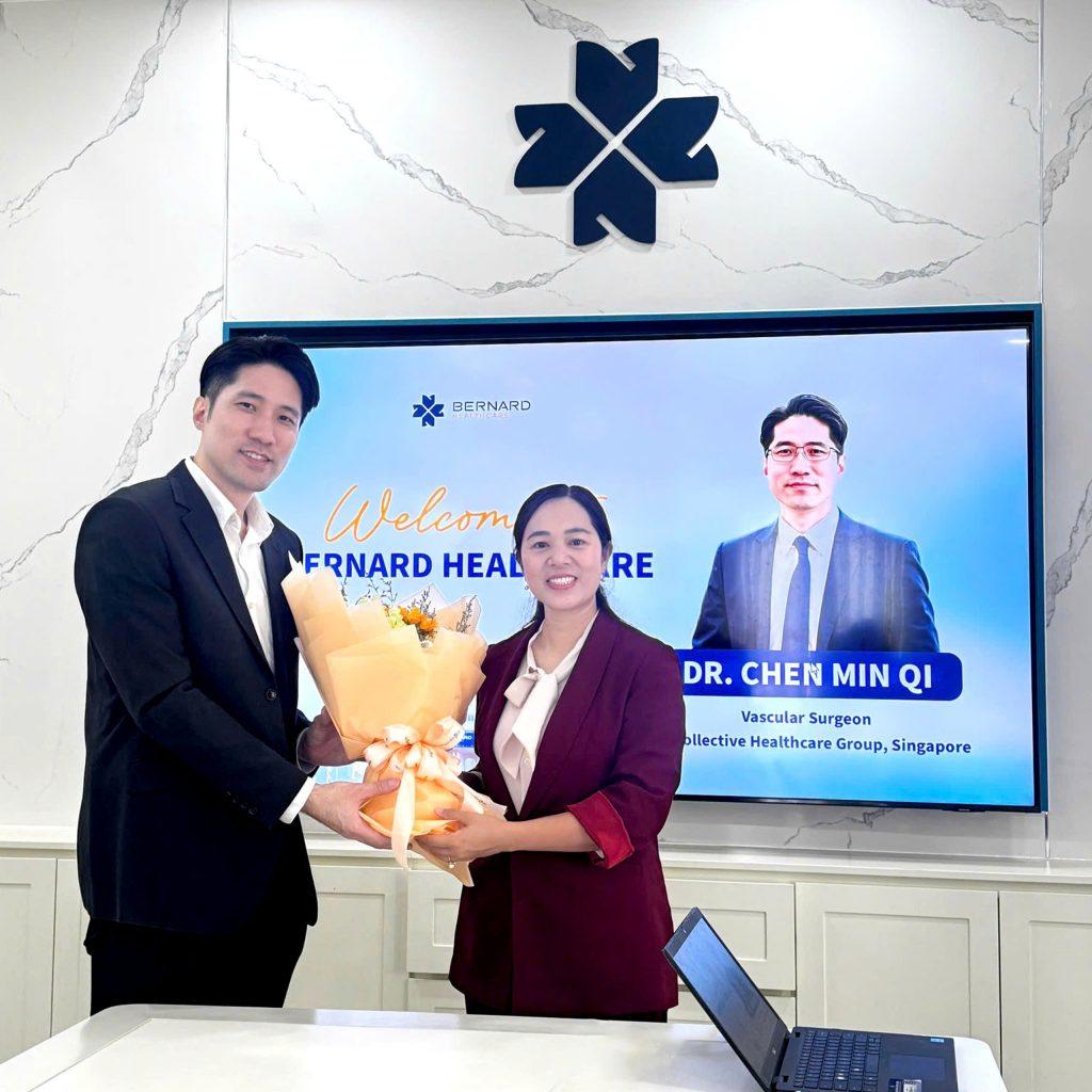 Đại diện BGĐ Bernard chào đón BS. Chen Min Qi lần đầu đến Bernard Healthcare trao đổi chuyên môn mảng mạch máu, tĩnh mạch.